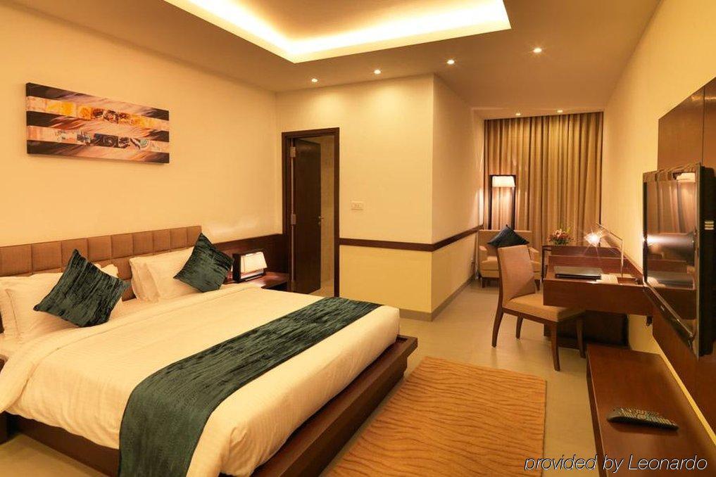 24 Tech Hotel Bangalore Dış mekan fotoğraf