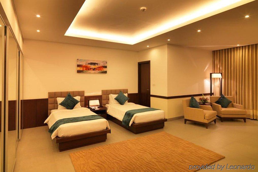 24 Tech Hotel Bangalore Dış mekan fotoğraf