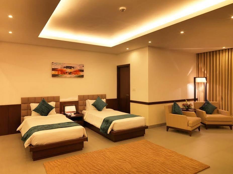 24 Tech Hotel Bangalore Dış mekan fotoğraf